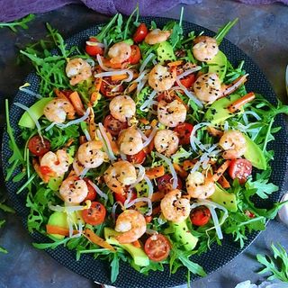 Sałatka z krewetkami w tempurze