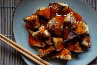 143. Паниран патладжан в сладко - кисело лютив сос (700г)