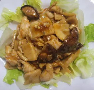 Pollo Con Setas Chinas Y Bambú