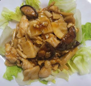 Pollo Con Setas Chinas Y Bambú