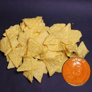 Nachos cu salsa asada