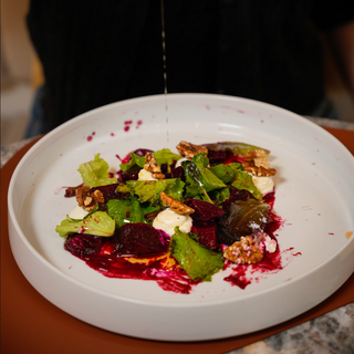 Rape, formaggio di capra, miele e noci