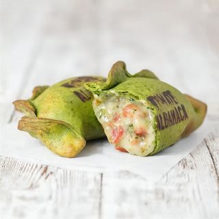 Empanada De Tomate Y Albahaca