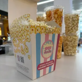 კლასიკური  მარილიანი პოპკორნი ყუთში popcorn
