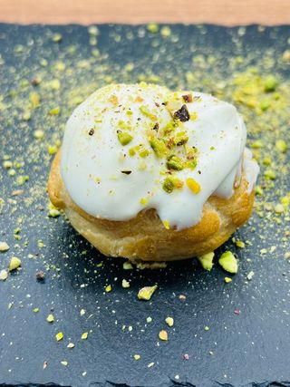 Еклер "ванилов крем и шамфъстък"