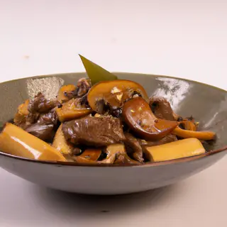 Ternera Con Bambú Y Setas Chinas