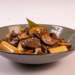 Ternera Con Bambú Y Setas Chinas