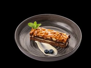 Шоколадов тарт с карамелизирани ядки