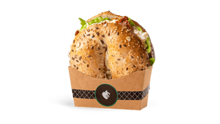 Bajgiel z pastą jajeczną i suszonymi pomidorami