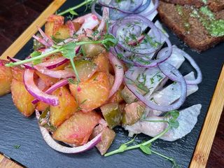 Закуска з картоплі та оселедця (365g)