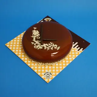 Torta con crema e cioccolato