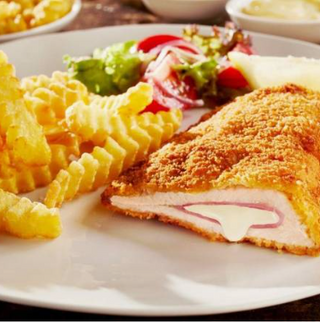 Plato combinado de cordon bleu (pollo)
