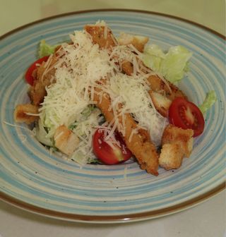 Салата Цезар с пиле