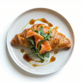 Croissant salato salmone affumicato e rucola
