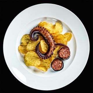 Patatine con polipetti di würstel