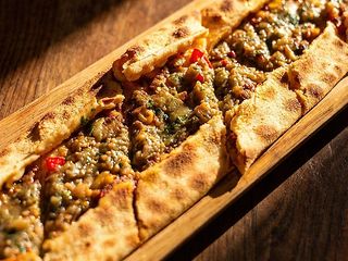 Пенірлі Телятина з печеним баклажаном та молодим грецьким сиром (320г)