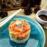 06. Tartar de salmón (1ud.) / Salmon tartare (1piece)