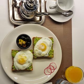 Petit Déjeuner Crostini Avocat