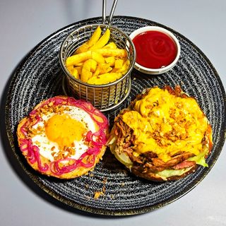 Бургер з рваної свининою