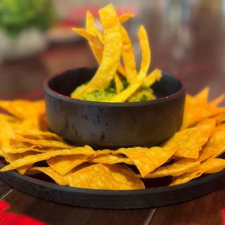 Nacho Con Guacamole