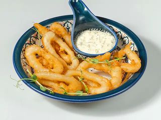 Хрусткі кільця кальмарів в темпурі