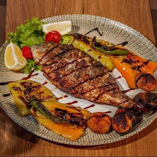 დორადო ბოსტნეულით და როზმარინით