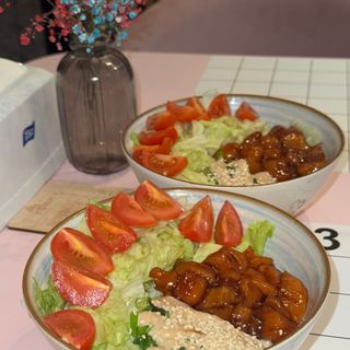 Боул з лососем