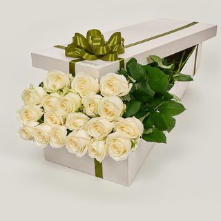 Квіти в коробці"19 білих троянд"