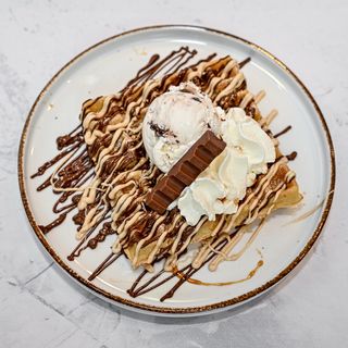 Kinder bob sa sladoledom