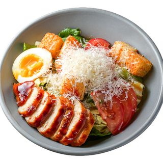 Cezar asiatic cu carne de pui (220 g)