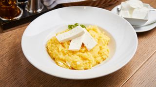 Palenta sa kiselim mlekom