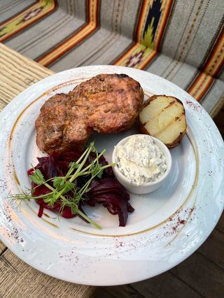 Свинина BBQ +печена картопля (180/150/80г)