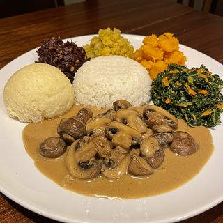 G.Nuts & Mushroom Luwombo