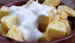 Ración De Patatas Alioli