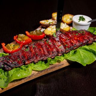 SCARITA DE PORC LA CUPTOR CU CARTOFI COPTI