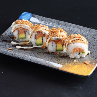 70.Uramaki de salmón, aguacate, cebolla crujiente (4 uds.)