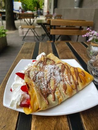 Палачинка с ягоди, банан, шоколад (350г)