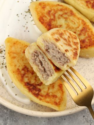 Картопляні зрази з мясом (7 шт). Продукт заморожений.