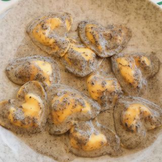 Cuoris De Ricotta Y Parmesano Al Perfume De Trufa