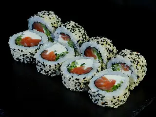 Philadelphia z łososiem w sezamie (8szt) (280g)