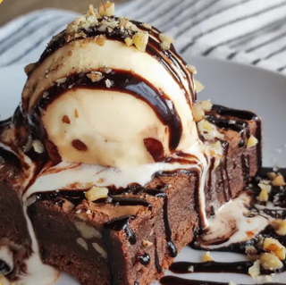 Brownie Con Helado (Porción)