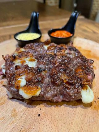 Gurmanska juneća pljeskavica 500gr