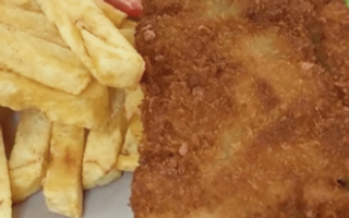 Suprema De Pollo Con Patatas Fritas