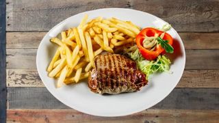 Odležani domaći punjeni ramstek s prilogom