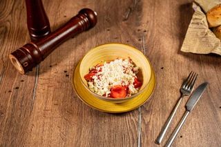 Salată de roşii cu brânză