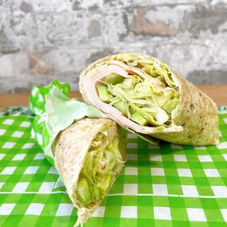 Пълнозърнеста тортила с пуешко филе