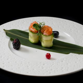 87. Gunkan zucchina salmon