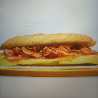 Bocadillo De Panceta Con Tomate Y Queso