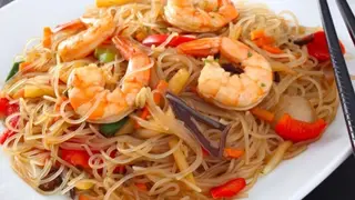 202 Spaghetti di soia con verdure e gamberi