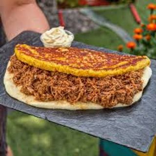 Cachapa Mixta De Carne Mechada